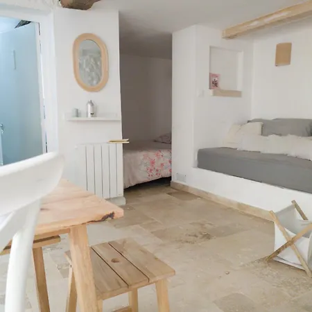 Apartment Climatise Au Calme Au Coeur Du Village Medieval Avec Rue Pietonne
