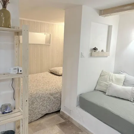 Apartamento Climatisé Au Calme Au Coeur Du Village Médiéval Avec Rue Piétonne