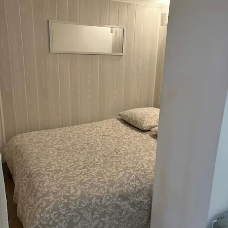 Climatise Au Calme Au Coeur Du Village Medieval Avec Rue Pietonne *